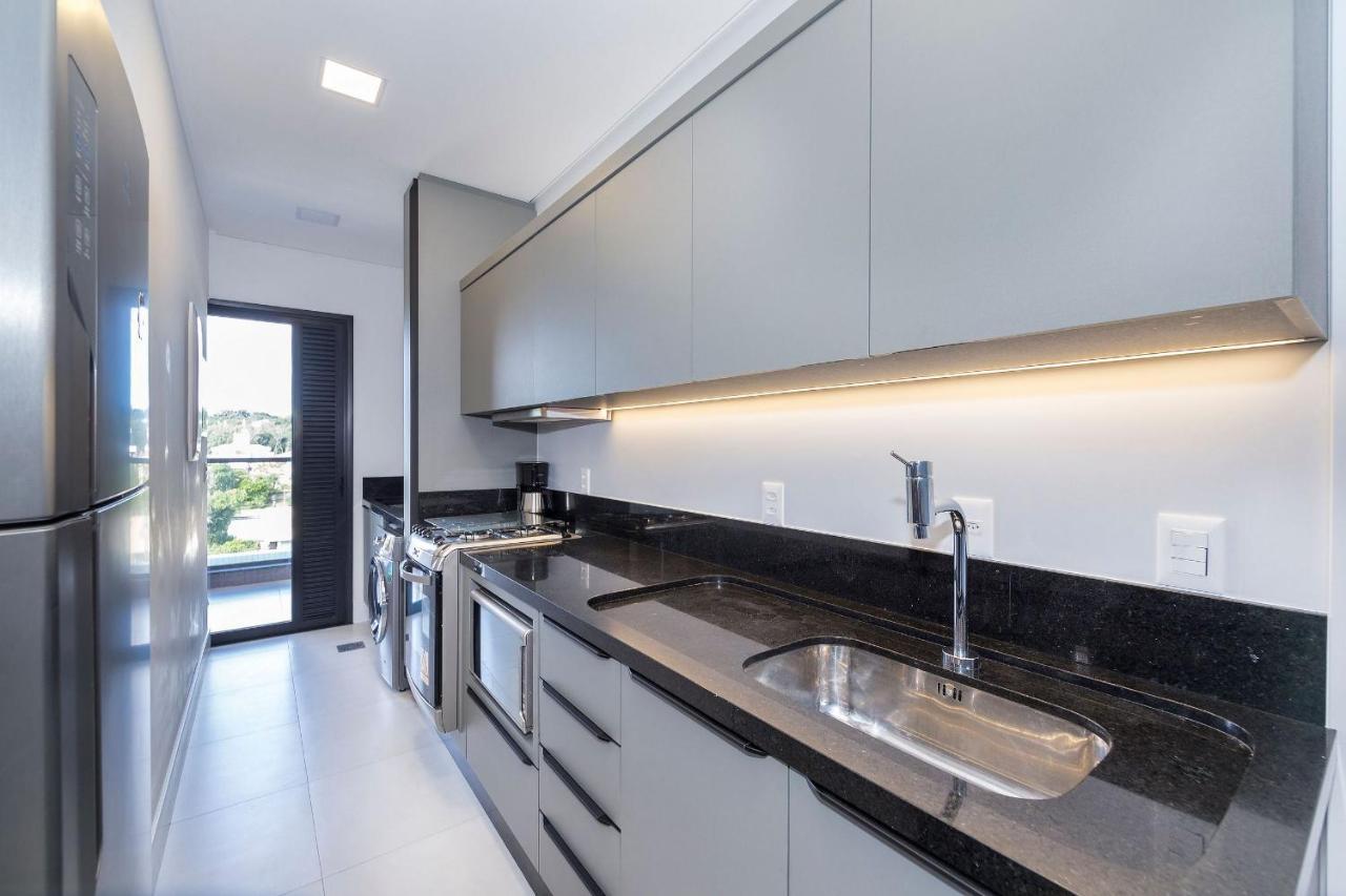 Adra 301: Beachfront Apartment with Rooftop Pool in Bombinhas Center Exterior photo