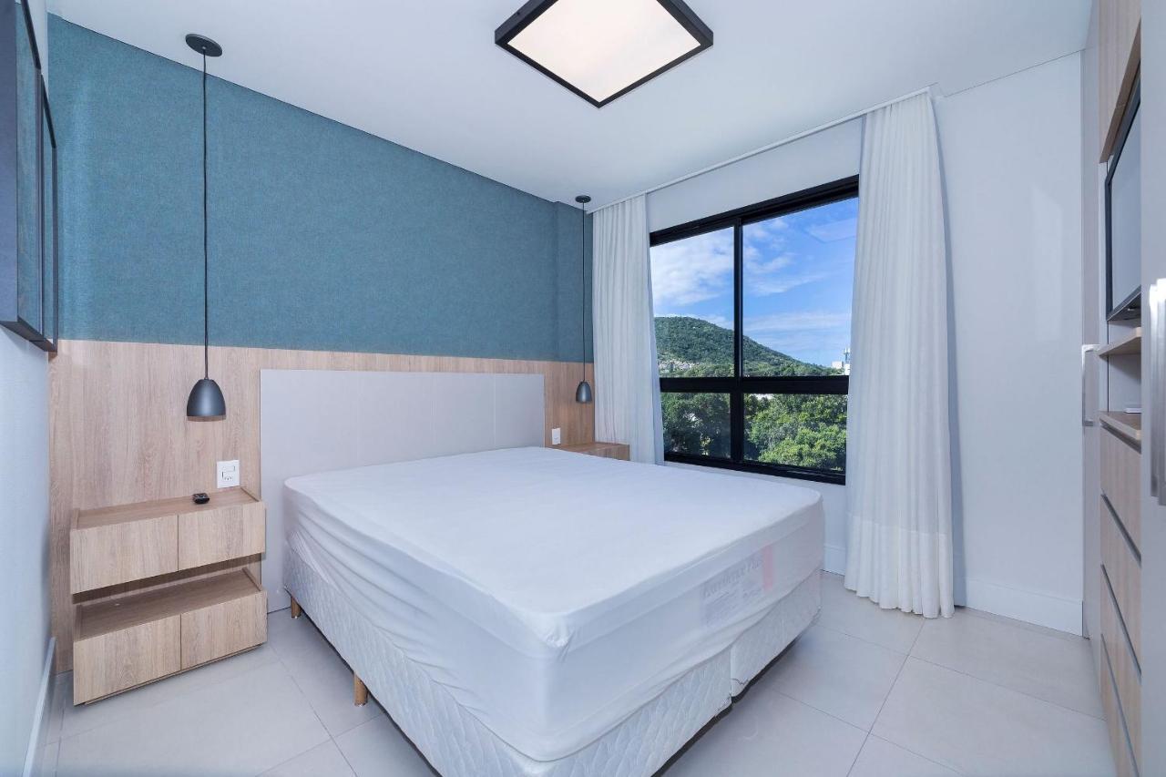 Adra 301: Beachfront Apartment with Rooftop Pool in Bombinhas Center Exterior photo