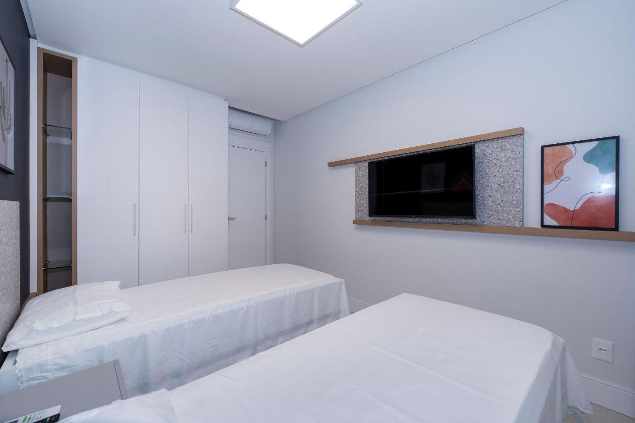 Adra 301: Beachfront Apartment with Rooftop Pool in Bombinhas Center Exterior photo