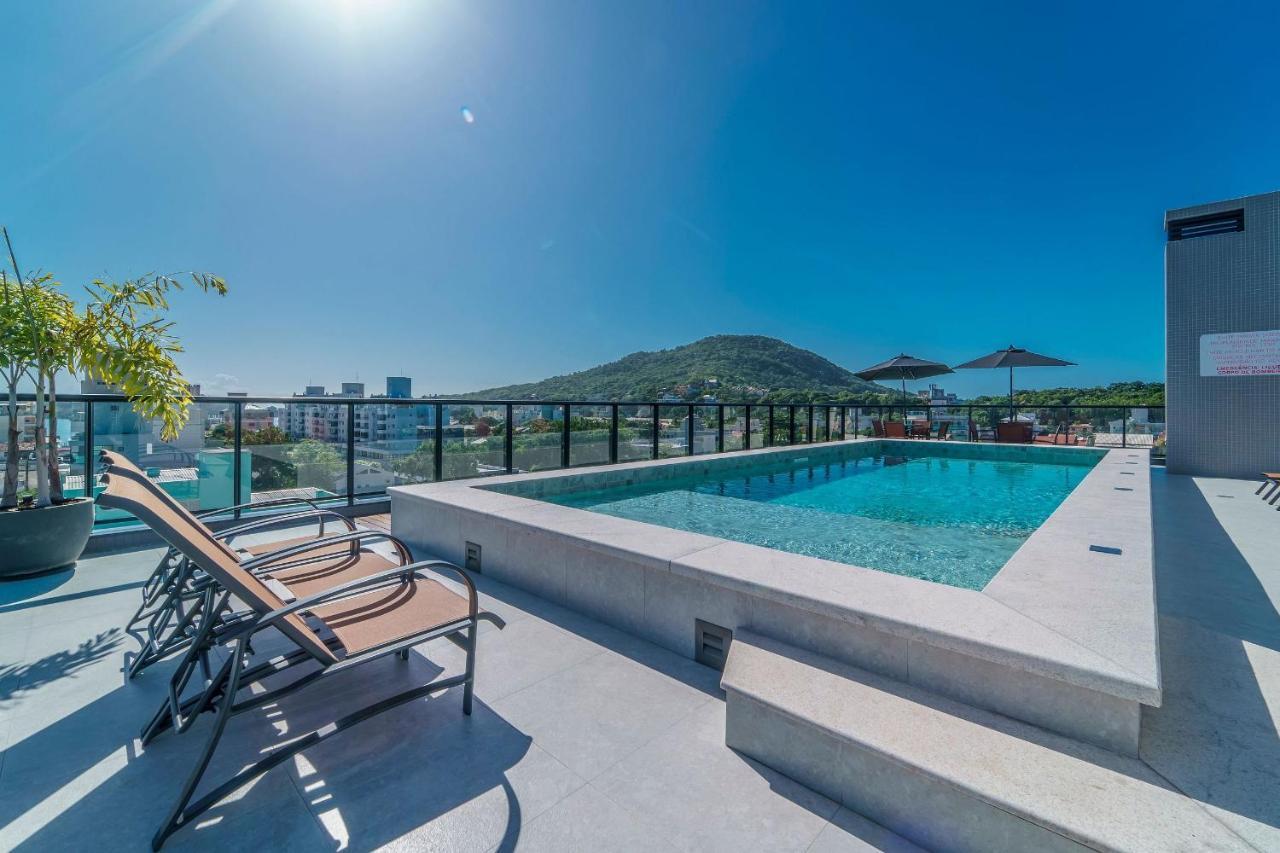 Adra 301: Beachfront Apartment with Rooftop Pool in Bombinhas Center Exterior photo