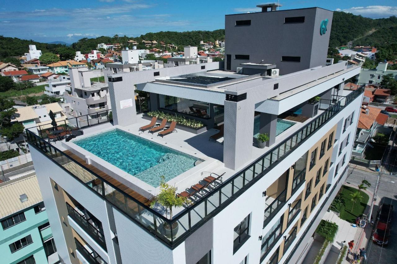 Adra 301: Beachfront Apartment with Rooftop Pool in Bombinhas Center Exterior photo